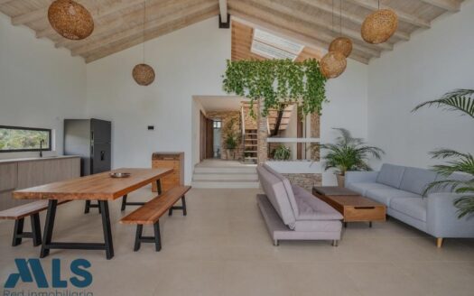 El Peñol La Chapa 4-Bed Luxury Lakefront House – MLS 250357