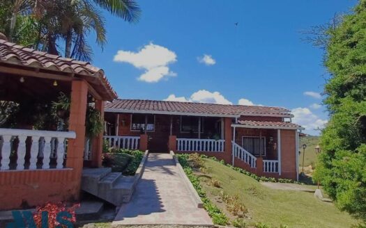 El Peñol Vereda Marial 3-Bed Farmhouse Retreat – MLS 255722