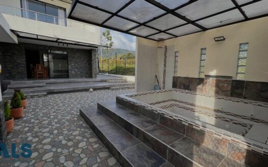 Guatapé El Roble 5-Bed Luxury Farmhouse – MLS 252228